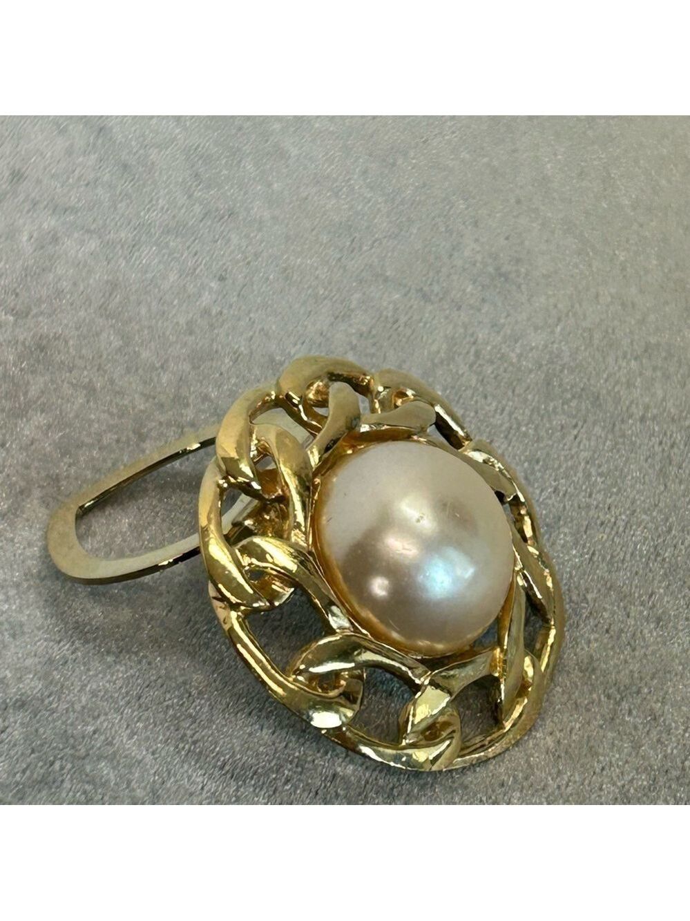 Butler vintage gold tone faux Pearl round chain-link scarf clip